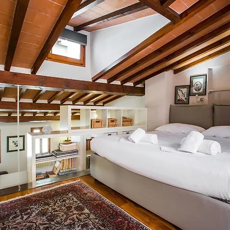Apartment Bohemienne Penthouse Florenz
